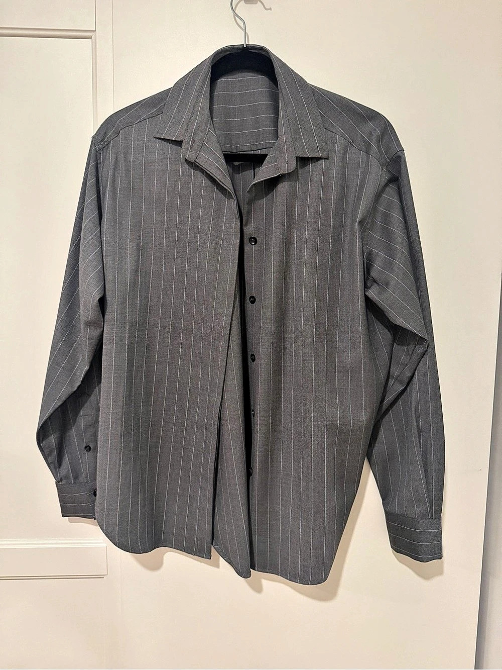 Pinstriped Button Down in Gray Size 32 Like New